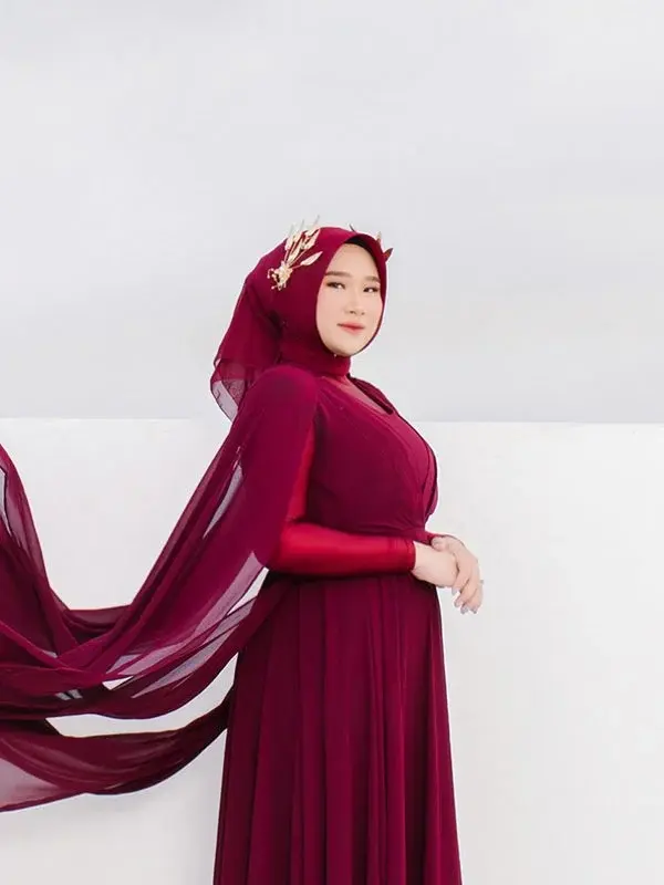Cewe qkyobh0ofw686nfoqgon3rki24yibhbl5isn45czsw 1.jpg