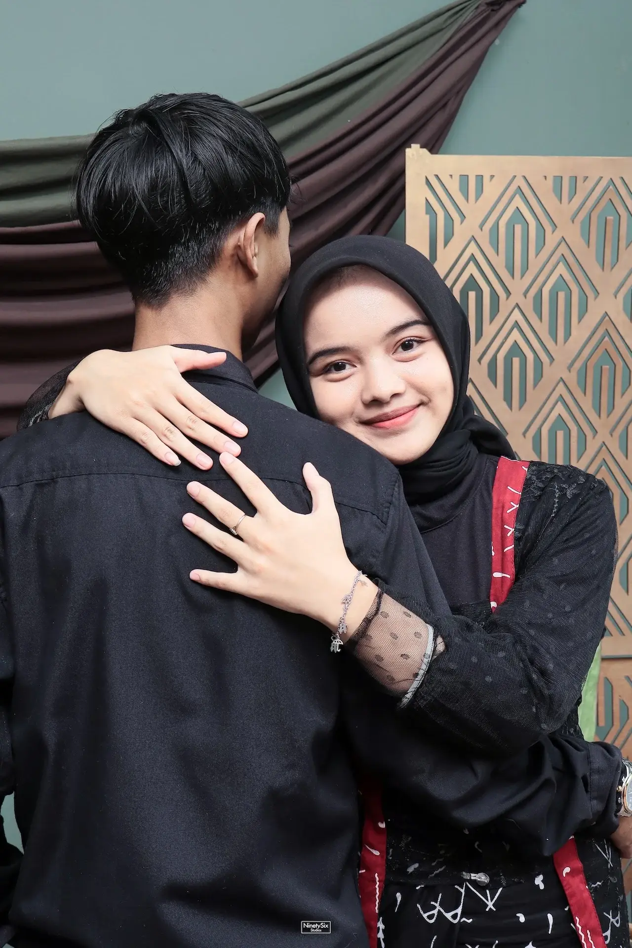 Penutup Neli Aju