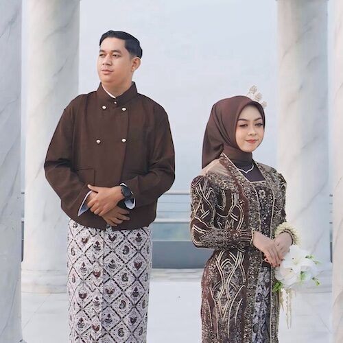 Foto Cover Ayu Hendry copy
