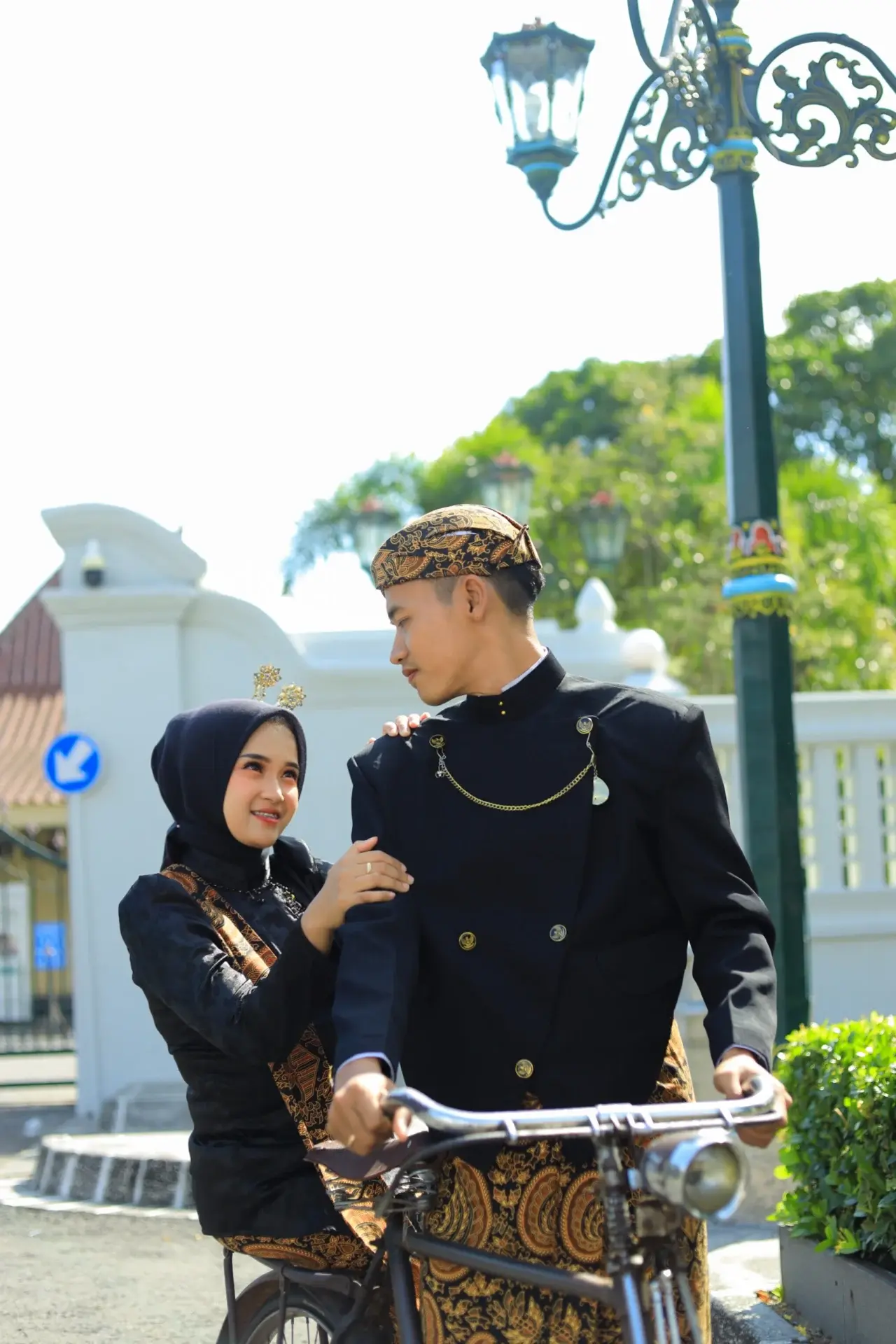 Cover dan penutup Adel Nanda
